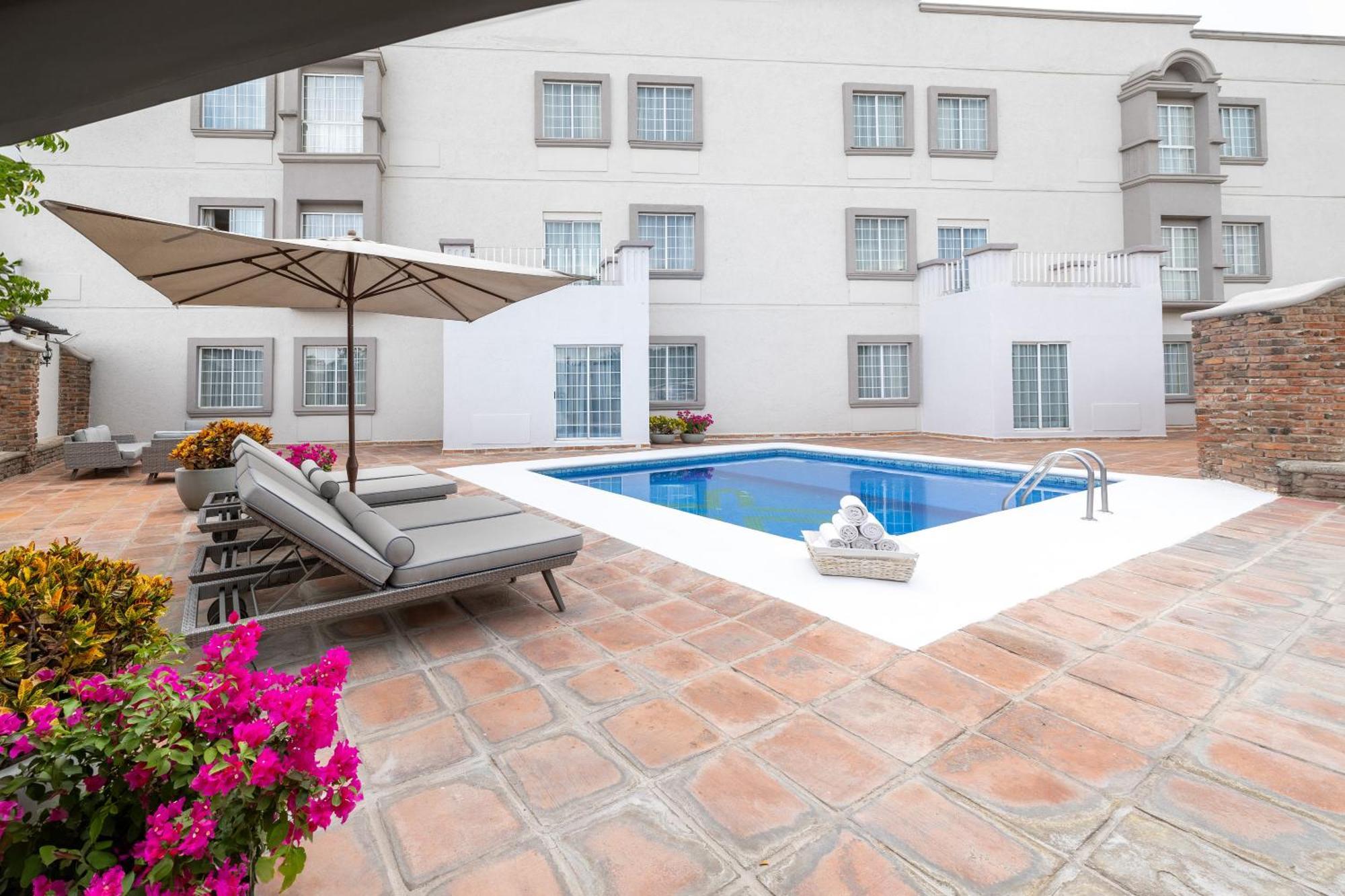 Hotel Suites Mexico Plaza Leon Campestre Екстериор снимка