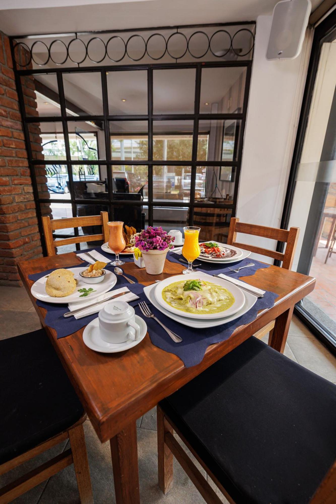 Hotel Suites Mexico Plaza Leon Campestre Екстериор снимка